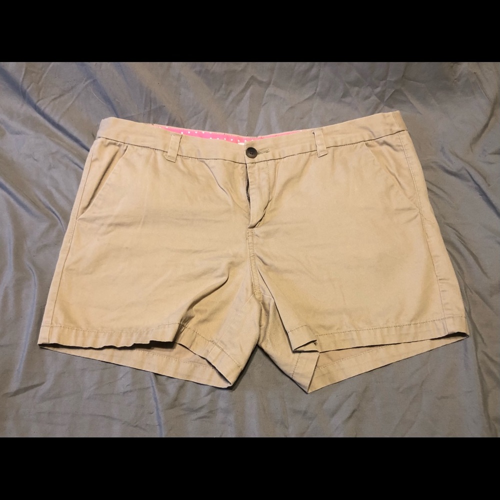Women’s khaki shorts - NWOT